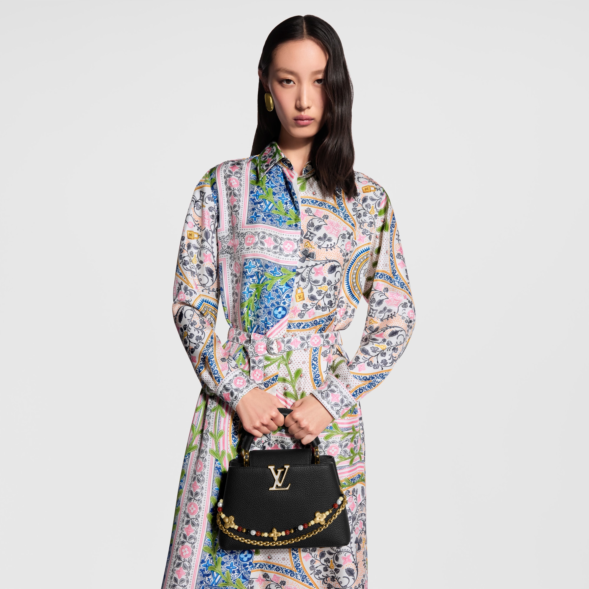 極美品■ルイヴィトン　LVロゴ　総柄　フリルチュニック　ミニワンピース　リゾート 新着 ｢LV リゾート｣コレクション - ブラック（黒）｜ルイ・ヴィトン